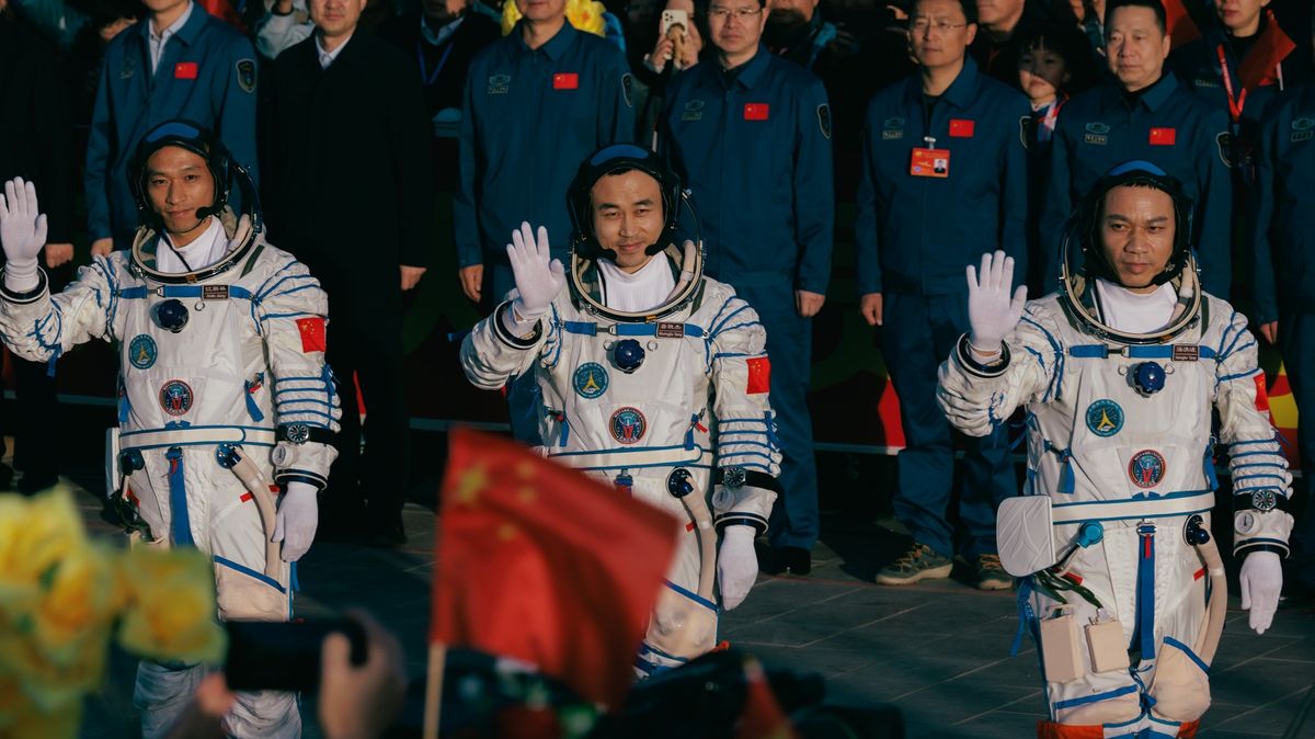 Trojice kosmonautů dorazila na čínskou vesmírnou stanici